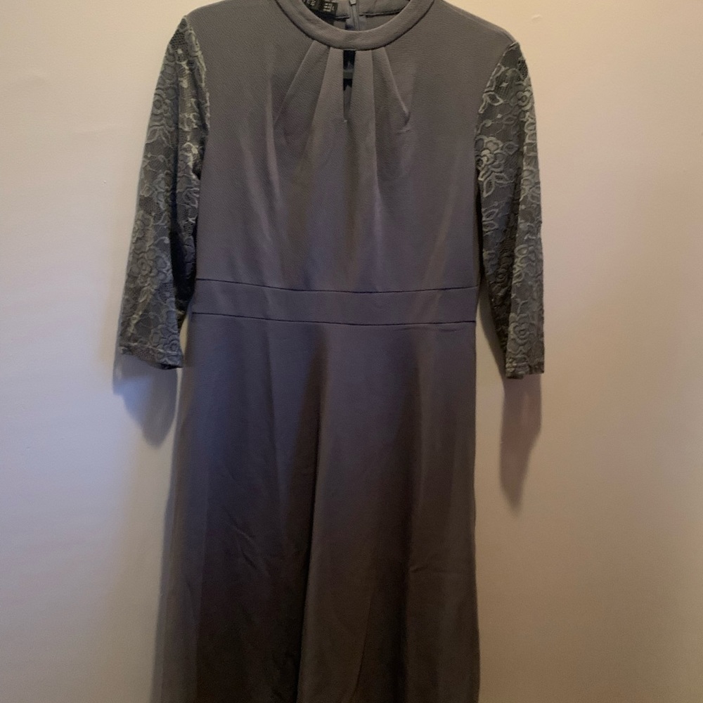 Ladies dress, stretchy. Labeled Large but more like a sm/med size 8